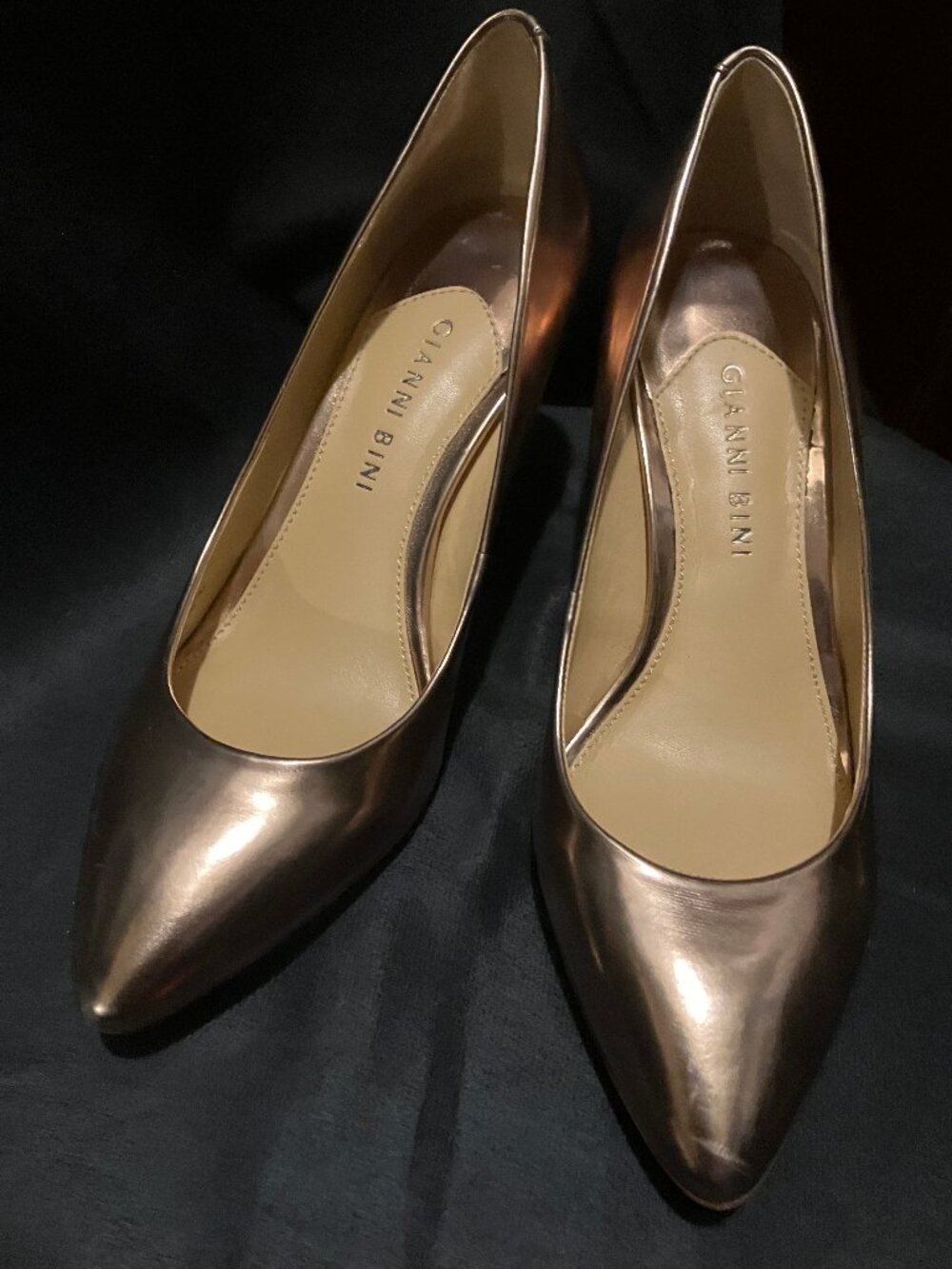 Gold dress pumps